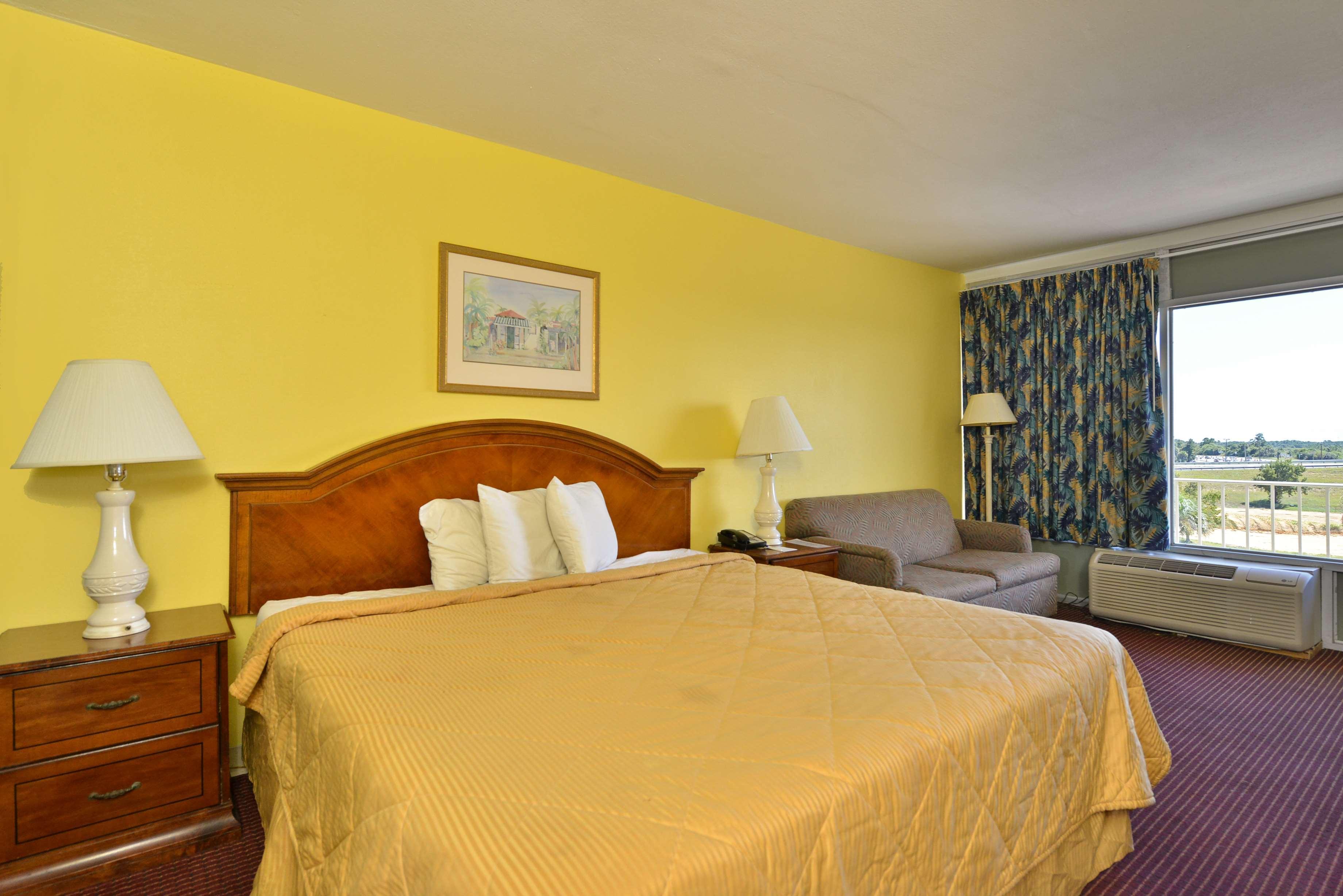 AMERICAS BEST VALUE INN COCOA PORT CANAVERAL 2⋆ ::: FL, UNITED 