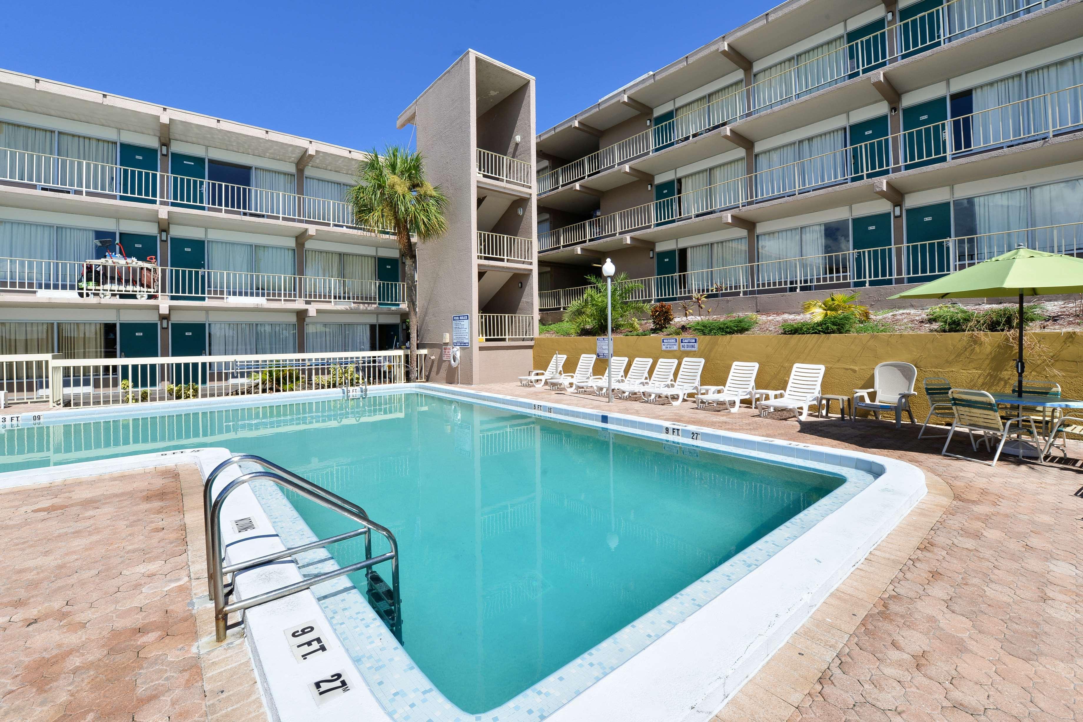 AMERICAS BEST VALUE INN COCOA PORT CANAVERAL 2⋆ ::: FL, UNITED 